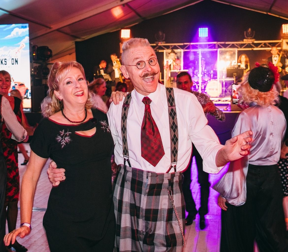 MOONLIGHT SWING DANCE